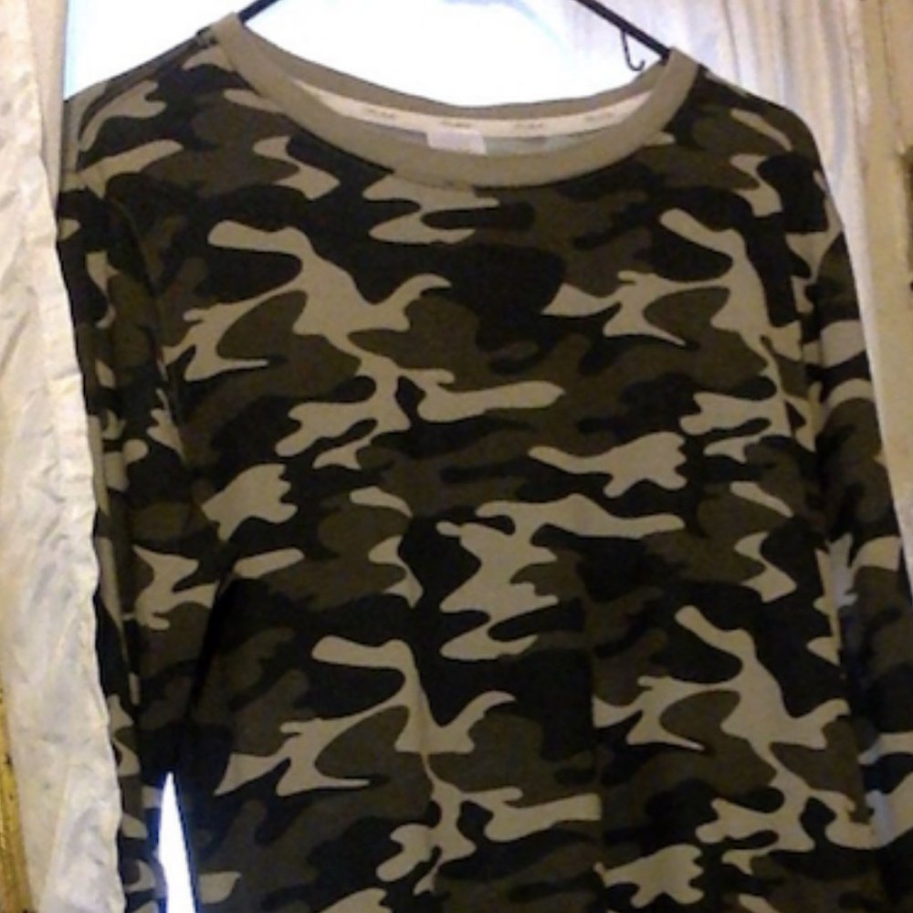 NEW Mae Cotton Camo Long Sleeve Shirt Size M